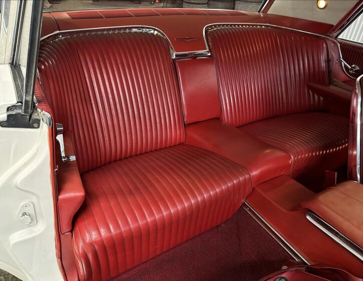 Ford Thunderbird Kupé 6,4 l 224 kw