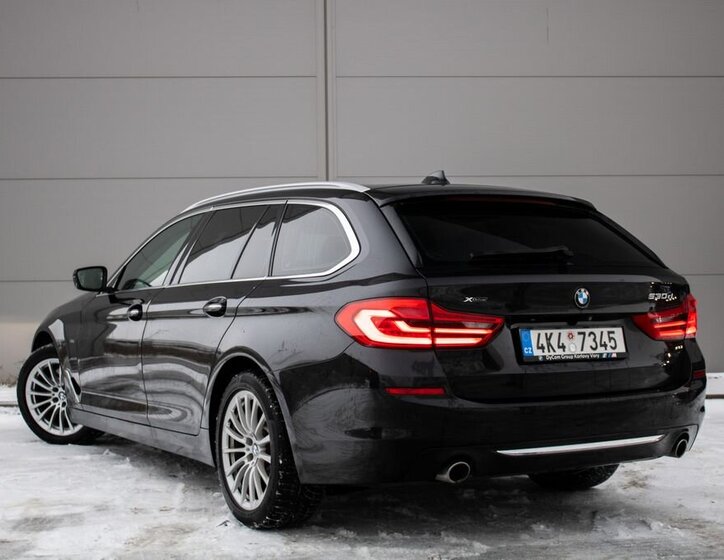 BMW Řada 5 Kombi 3,0 l 195 kw