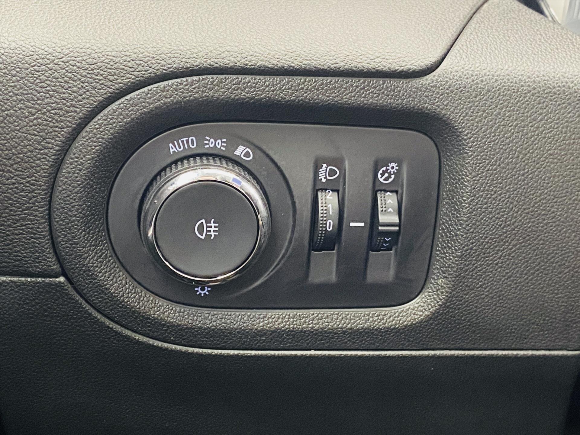 Opel Grandland X SUV / Terénní 1,2 l 96 kw