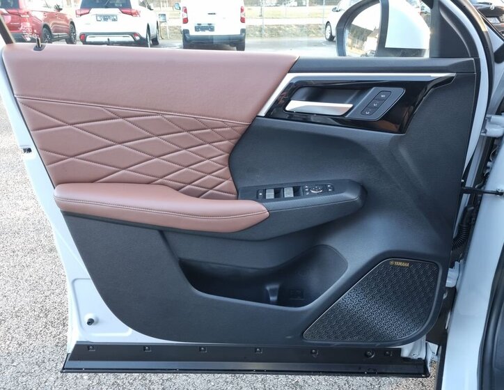 Mitsubishi Outlander SUV 2,4 l 225 kw