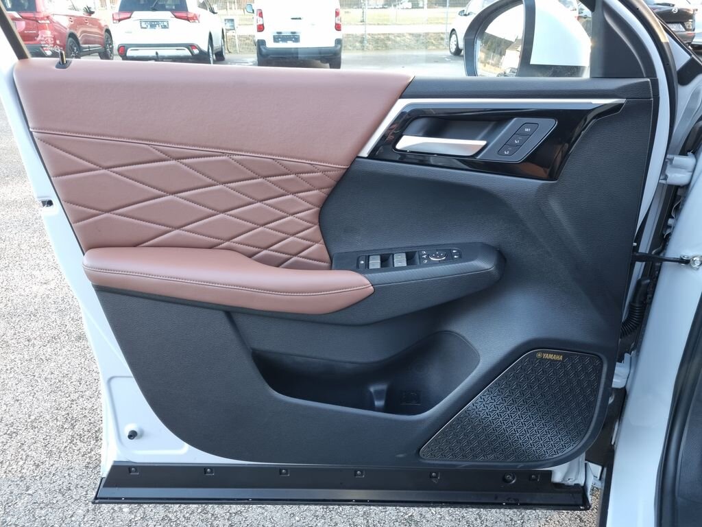 Mitsubishi Outlander SUV 2,4 l 225 kw