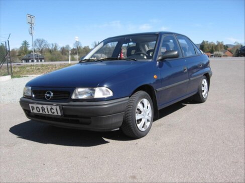 Opel Astra Sedan / Limuzína 1,4 l 44 kw