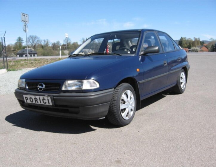 Opel Astra Sedan / Limuzína 1,4 l 44 kw