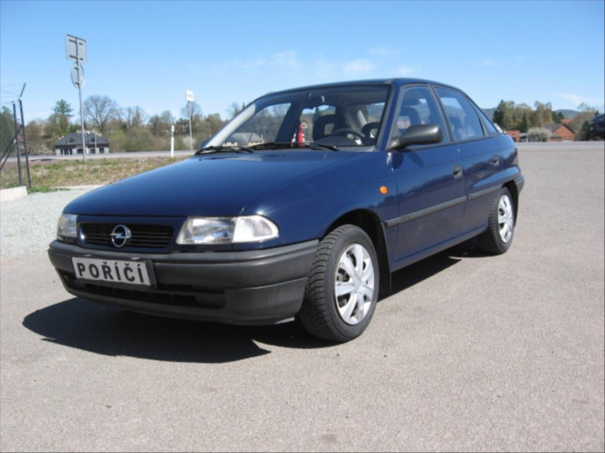 Opel Astra Sedan / Limuzína 1,4 l 44 kw