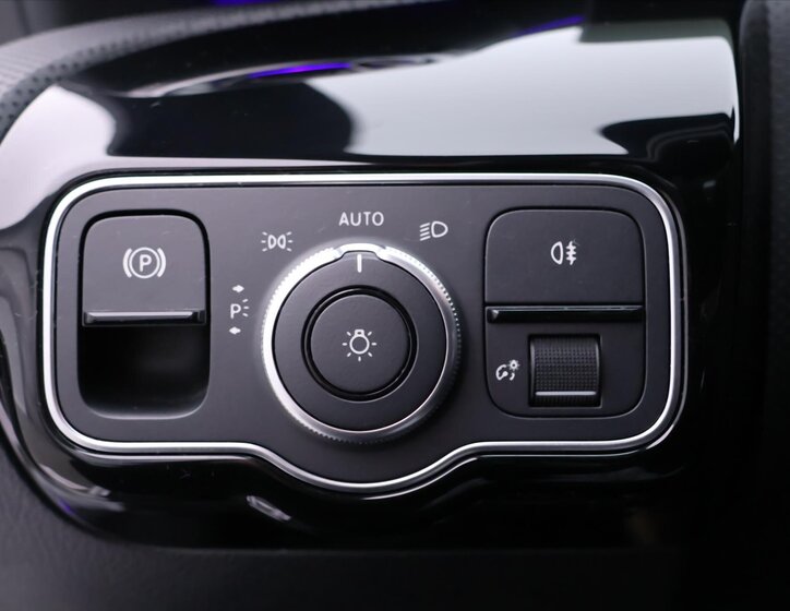 Mercedes-Benz Třídy A Sedan / Limuzína 1,3 l 118 kw