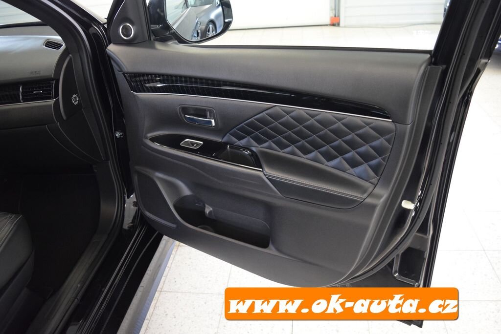 Mitsubishi Outlander SUV 0,0 0