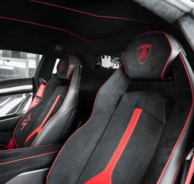 Lamborghini Aventador 7