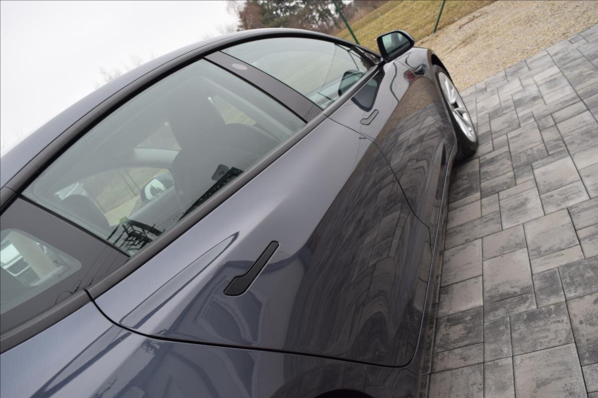 Tesla Model 3 Sedan 0,0 366 kw