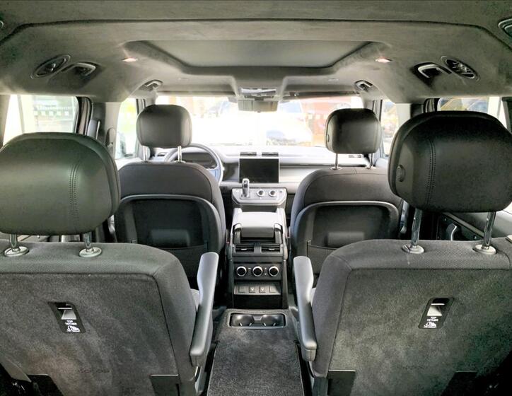 Land Rover Defender 18