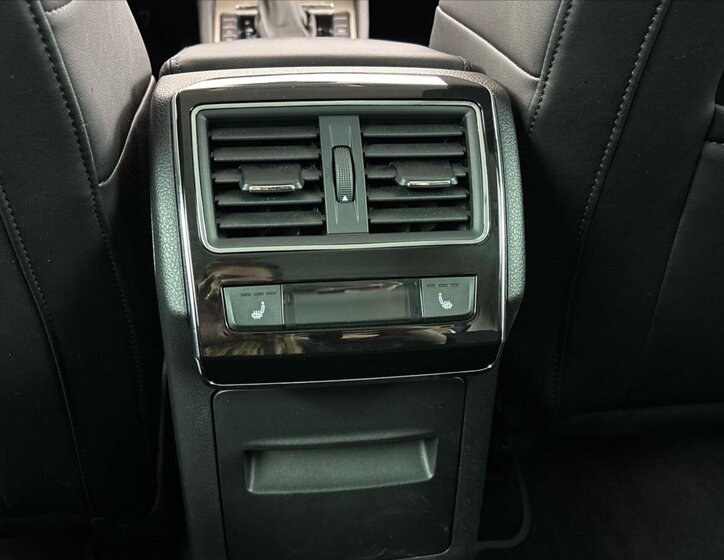 Škoda Superb Sedan / Limuzína 1,4 l 160 kw