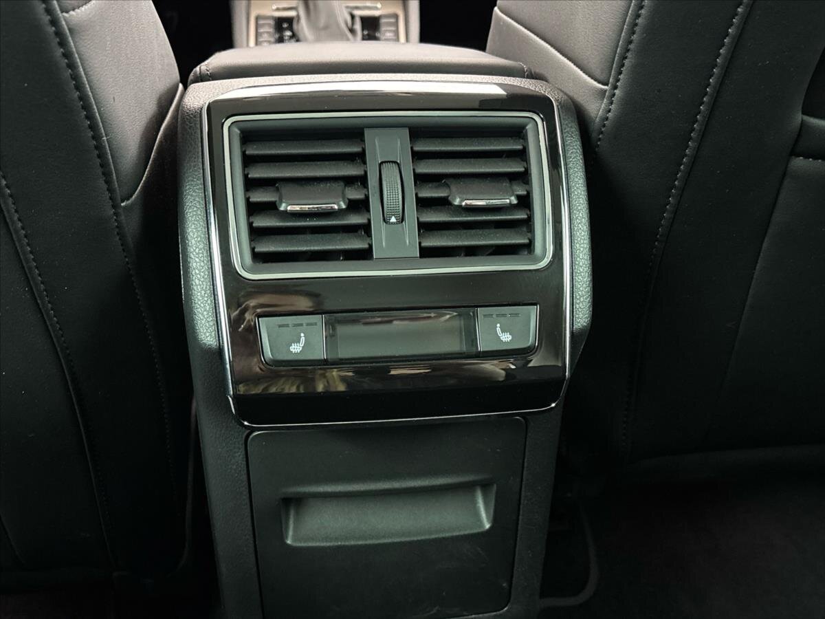 Škoda Superb Sedan / Limuzína 1,4 l 160 kw