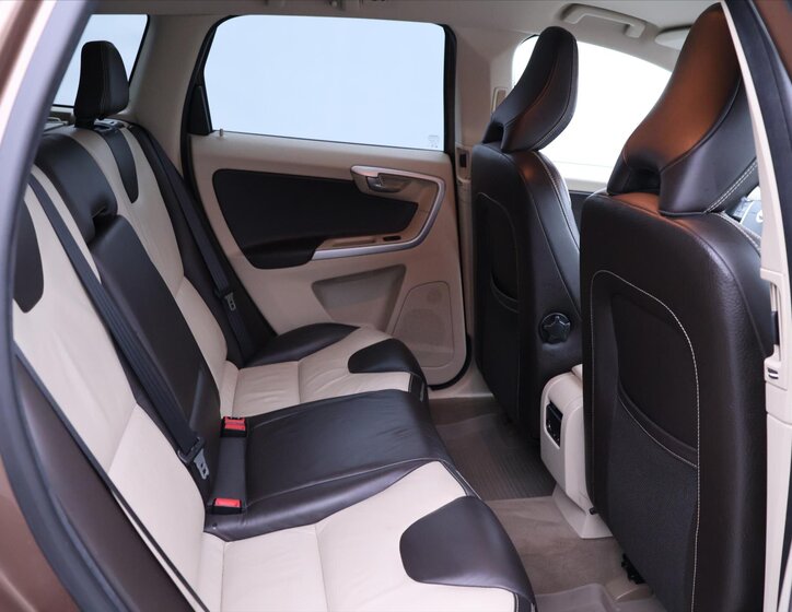 Volvo XC60 SUV / Terénní 2,4 l 120 kw