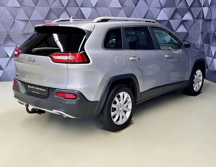 Jeep Cherokee SUV / Terénní 2,0 l 125 kw
