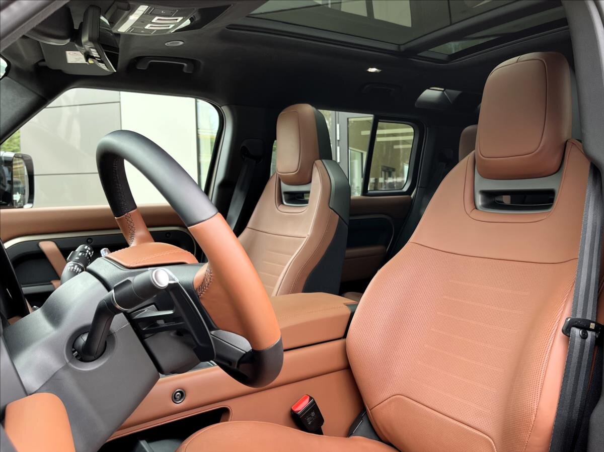 Land Rover Defender SUV / Terénní 4,4 l 467 kw
