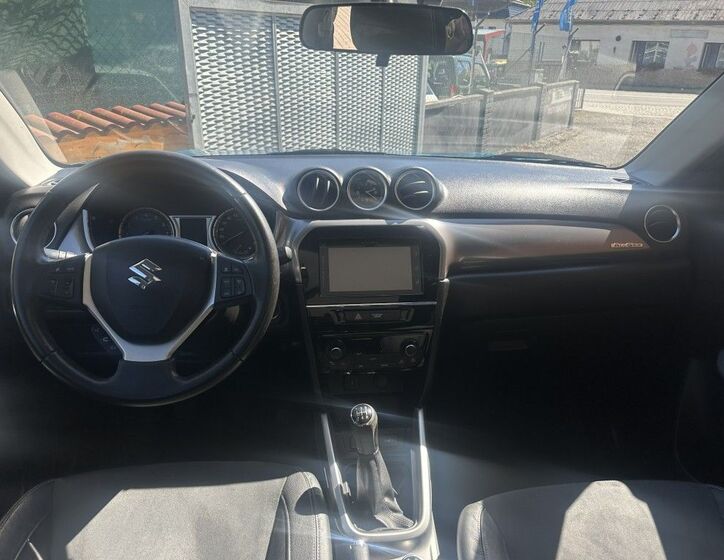 Suzuki Vitara 10