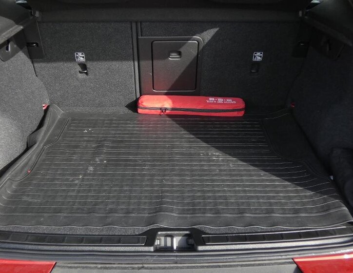 Volvo XC40 SUV / Terénní 2,0 l 145 kw