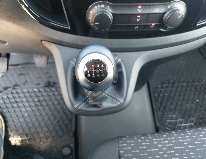 Mercedes-Benz Vito 19