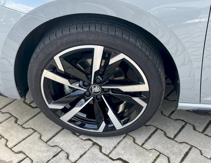 Škoda Scala Hatchback 1,0 l 85 kw