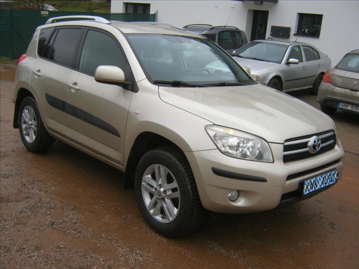Toyota RAV4 Kombi 2,0 l 112 kw