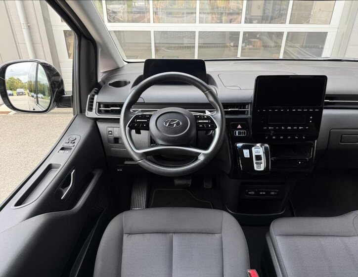 Hyundai Staria 15