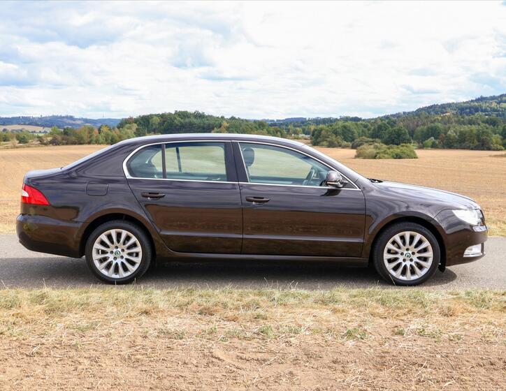 Škoda Superb 8