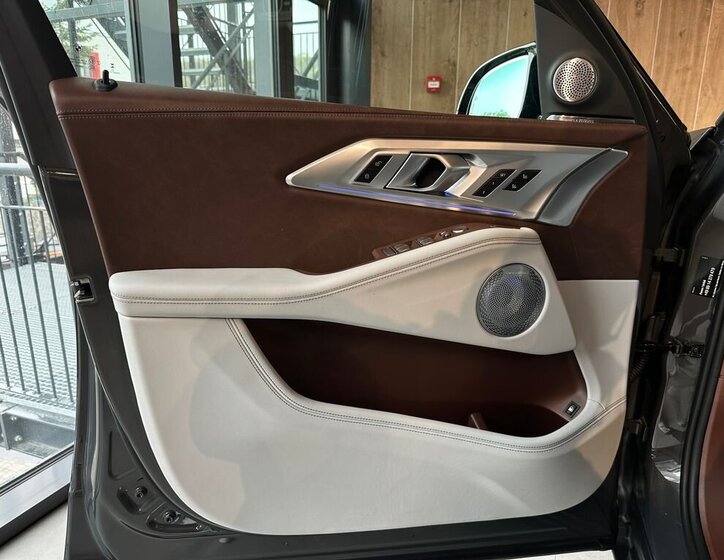 BMW XM SUV / Terénní 4,4 l 480 kw