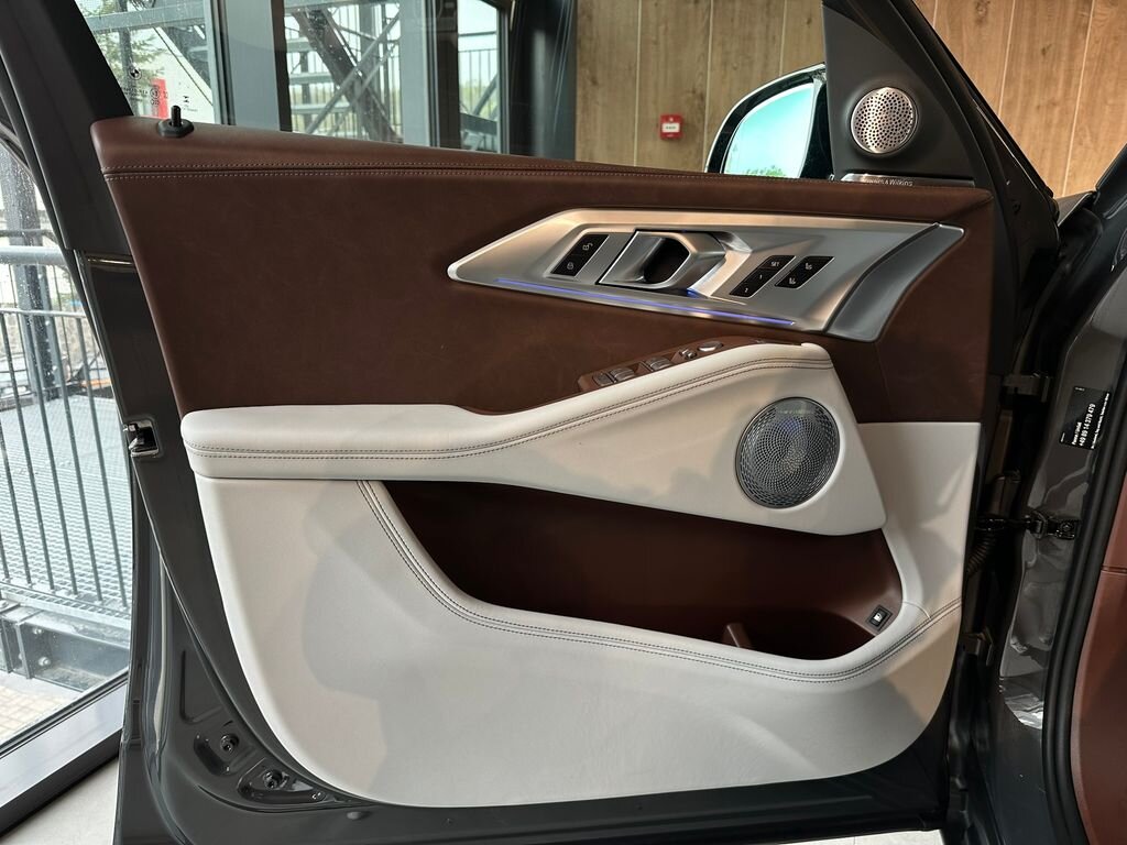 BMW XM SUV / Terénní 4,4 l 480 kw