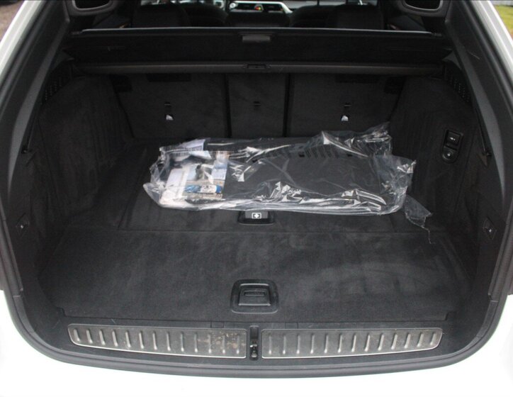 BMW Řada 5 Kombi 3,0 l 210 kw