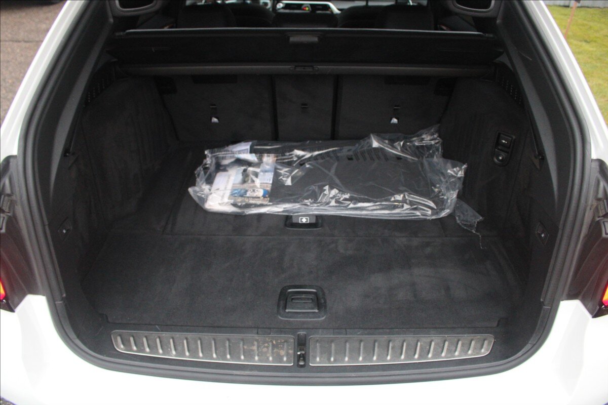 BMW Řada 5 Kombi 3,0 l 210 kw