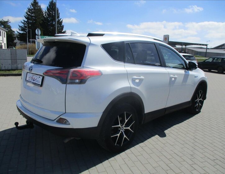 Toyota RAV4 SUV 2,5 l 145 kw