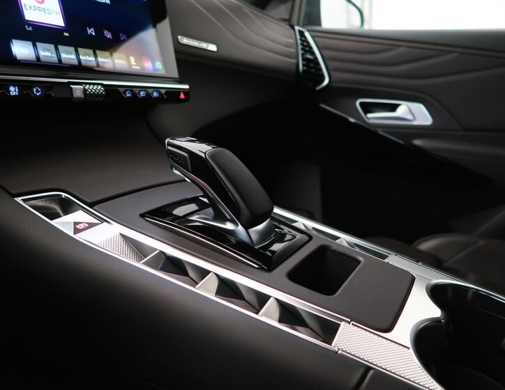 DS Automobiles DS7 Crossback SUV / Terénní 1,6 l 133 kw