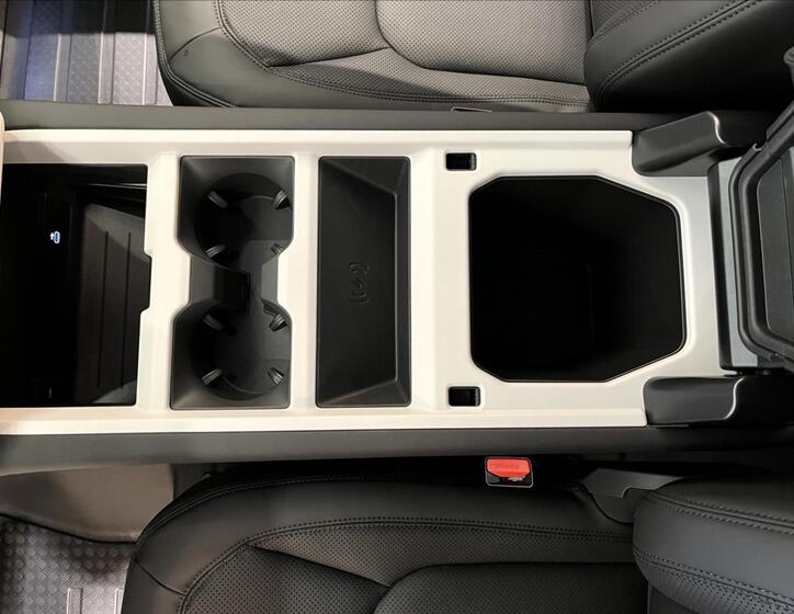 Land Rover Defender 17