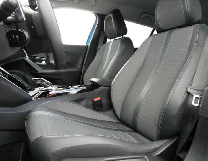 Peugeot 2008 SUV 1,2 l 96 kw