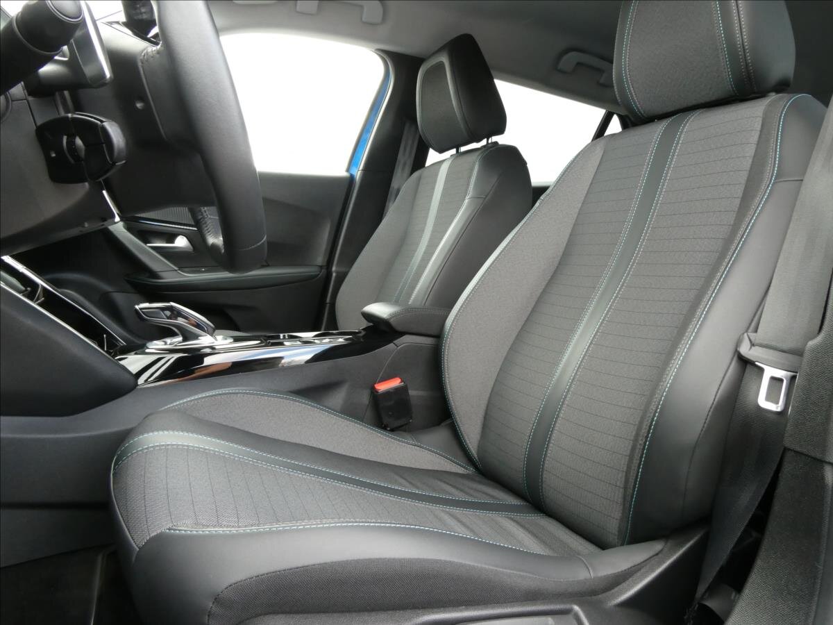 Peugeot 2008 SUV 1,2 l 96 kw