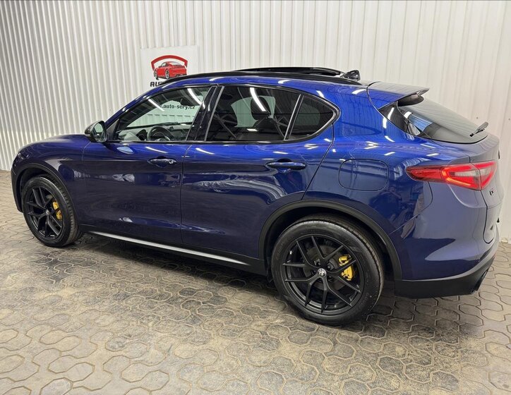 Alfa Romeo Stelvio 5