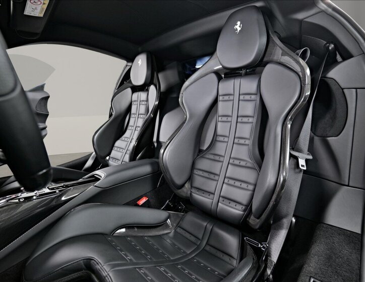 Ferrari SF90 Kupé 4,0 l 736 kw