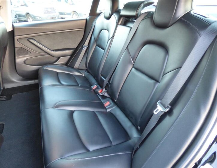 Tesla Model 3 Sedan 0,0 377 kw