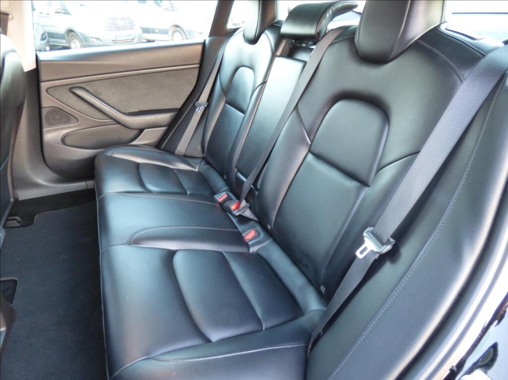 Tesla Model 3 Sedan 0,0 377 kw