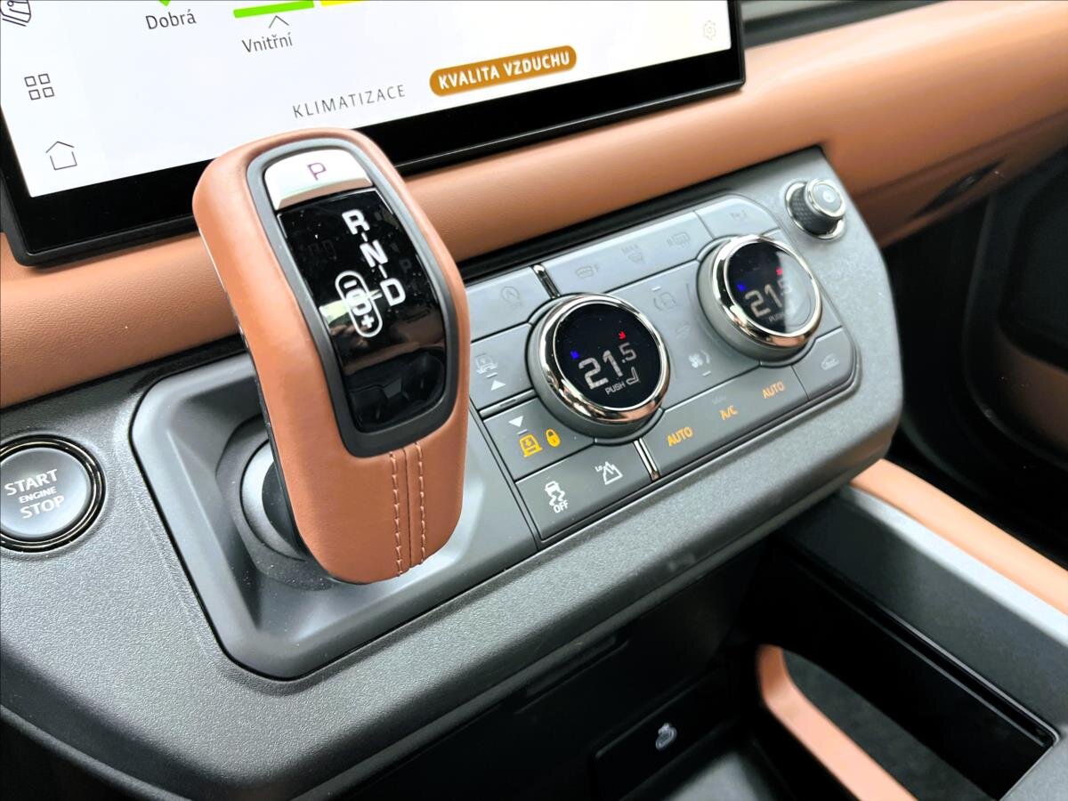 Land Rover Defender SUV / Terénní 4,4 l 467 kw