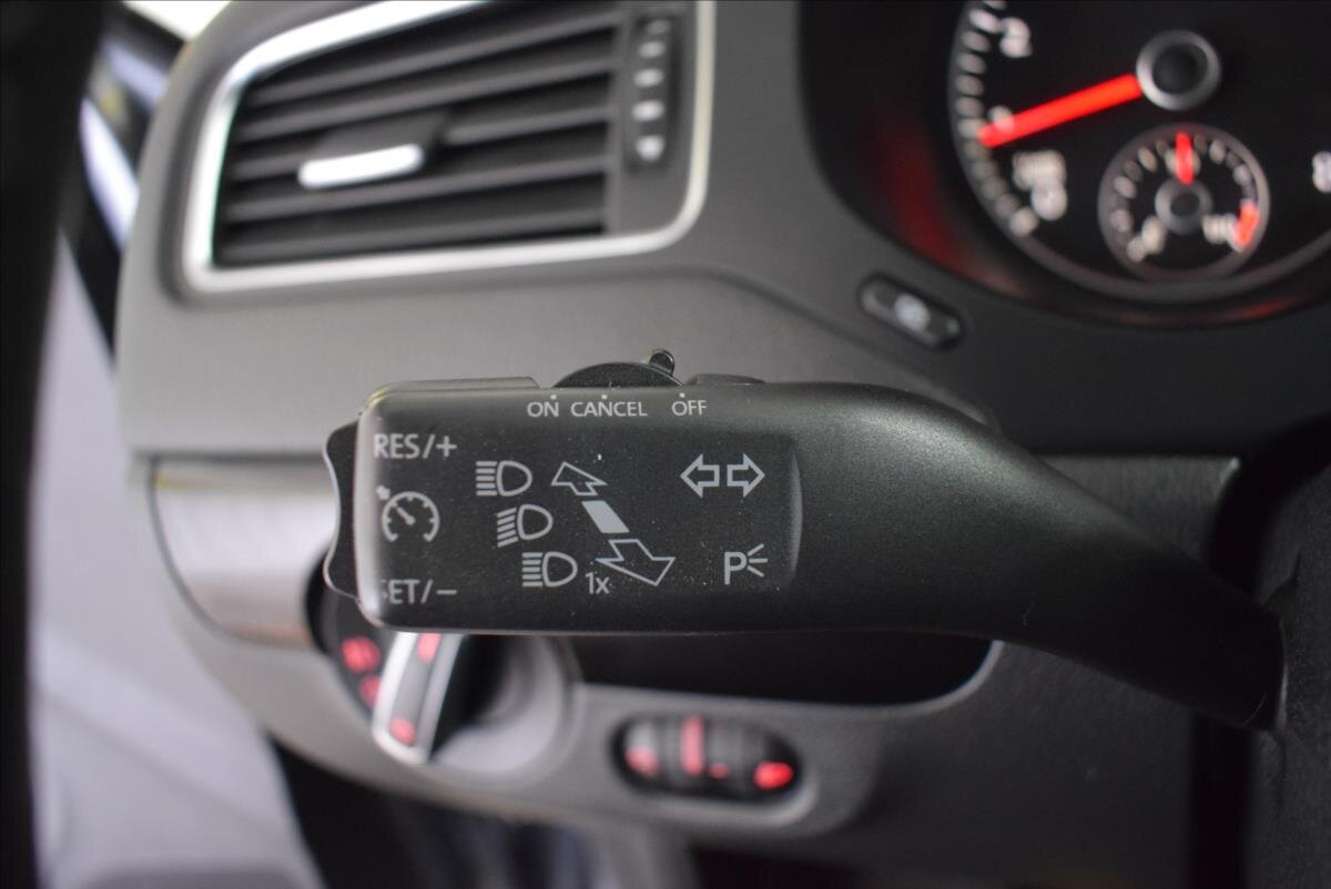 Volkswagen Jetta Sedan 1,2 l 77 kw