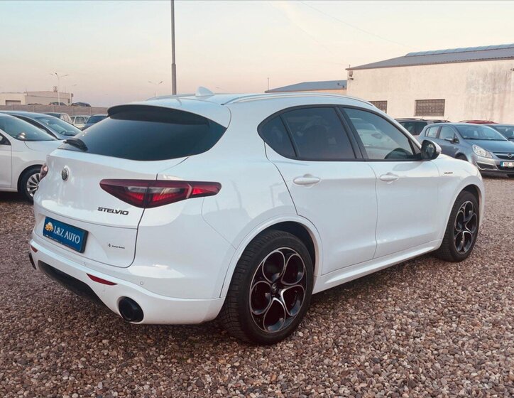 Alfa Romeo Stelvio SUV / Terénní 2,1 l 154 kw