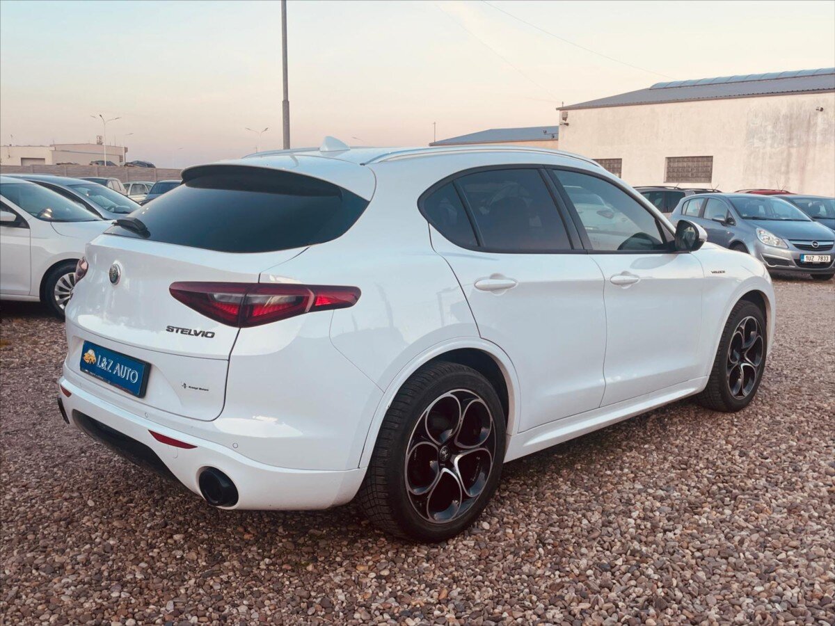 Alfa Romeo Stelvio SUV / Terénní 2,1 l 154 kw