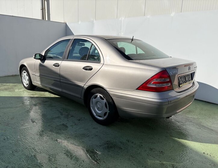 Mercedes-Benz Třídy C Sedan 1,8 l 105 kw