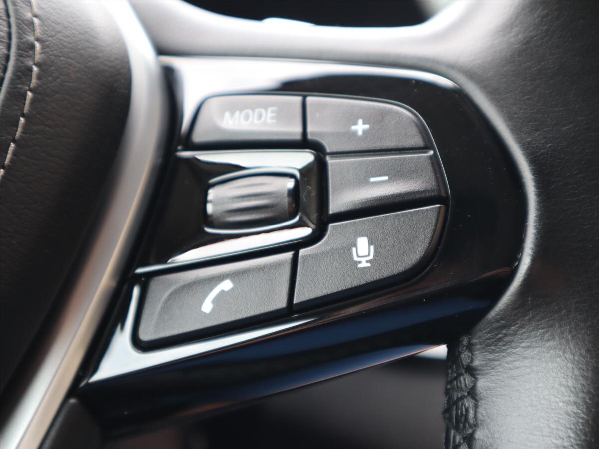 BMW Řada 5 Kombi 3,0 l 195 kw