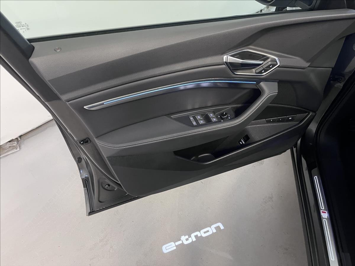 Audi Q8 e-tron SUV 0,0 300 kw