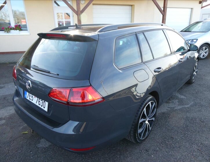 Volkswagen Golf 9