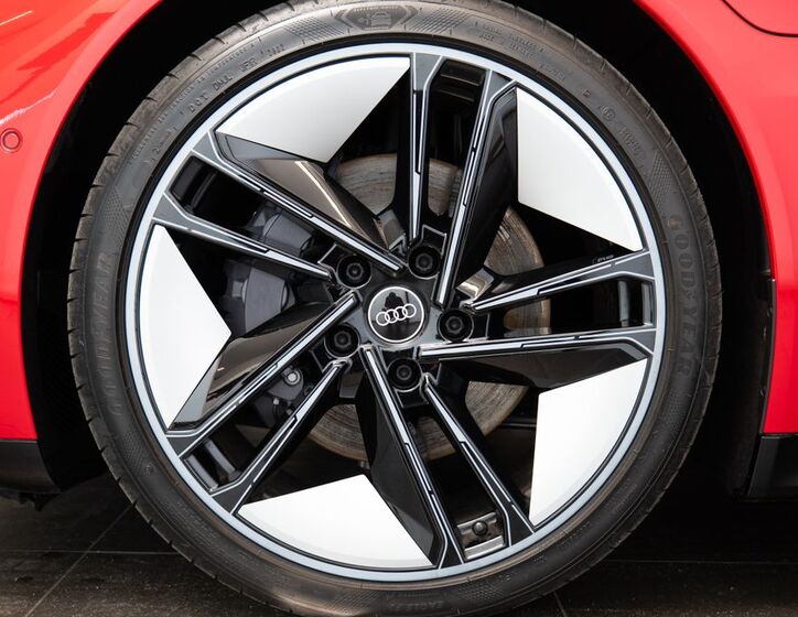 Audi e-tron 22