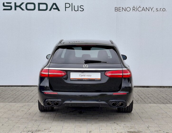 Mercedes-Benz Třídy E 12