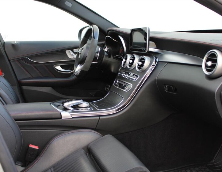 Mercedes-Benz Třídy C Sedan / Limuzína 3,0 l 270 kw