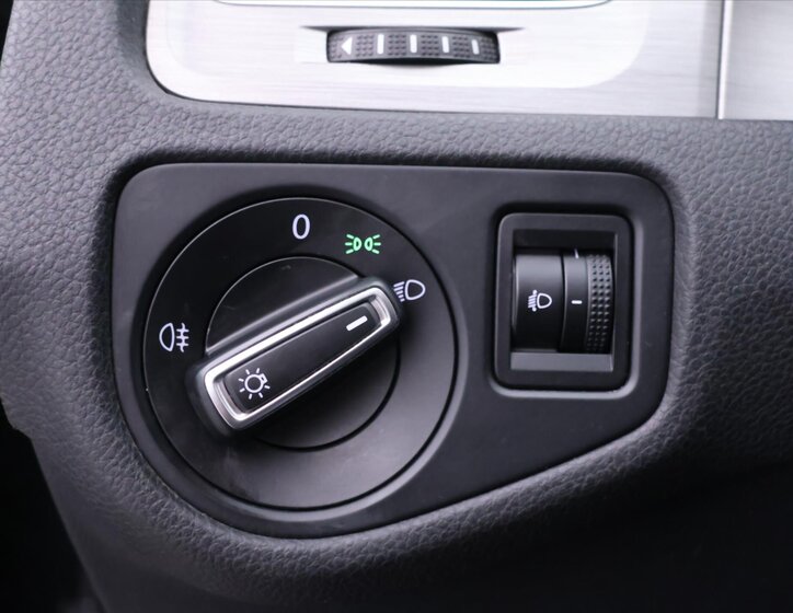 Volkswagen Golf Kombi 1,6 l 81 kw